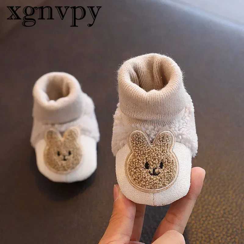 Baby shoes with soft soles thick and warm for 1-year-old newborn boys and girls during autumn and winter when they dont fall M240827
