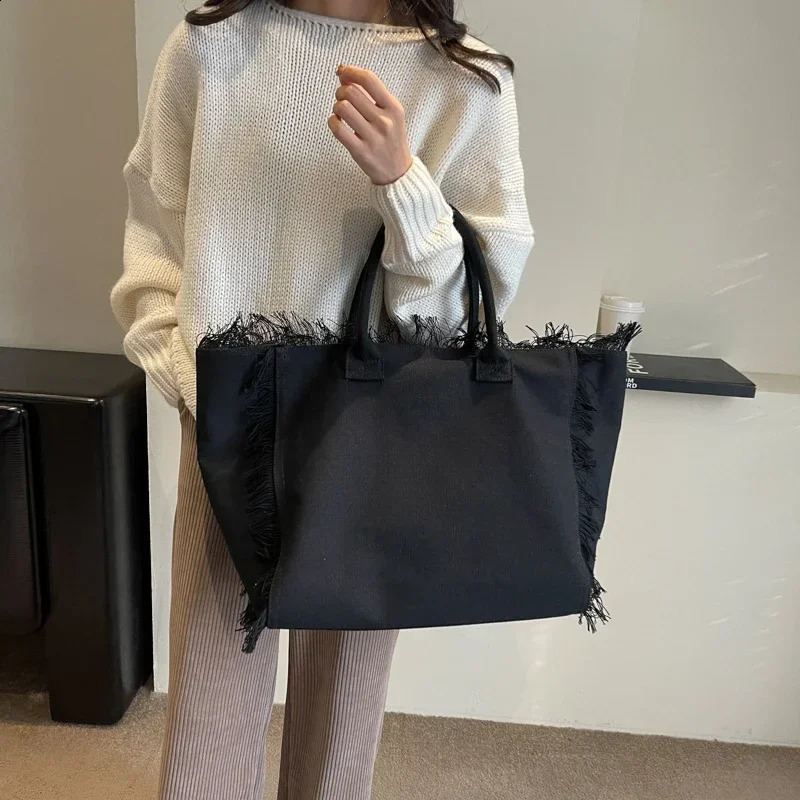 High Quality Solid Canvas Womens Shoulder Bag Large Capacity Casual Versatile Youth Tassel Tote Bag Bolsa 240827