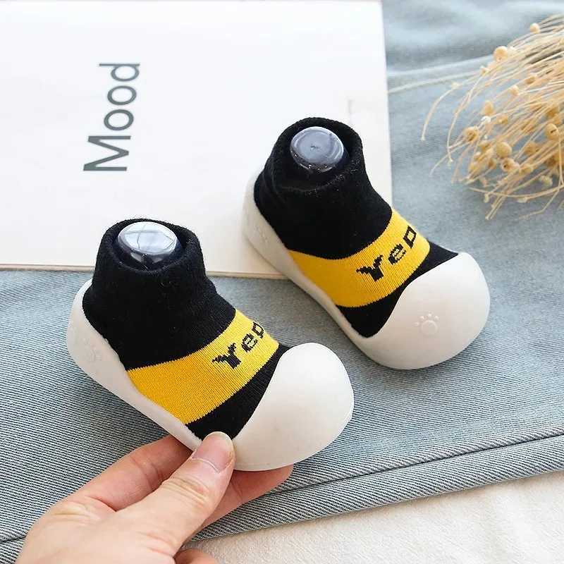 Childrens socks with cartoon stripes polka dots thin cotton breathable and non slip soft sole childrens shoes family 3D floor socks M240827