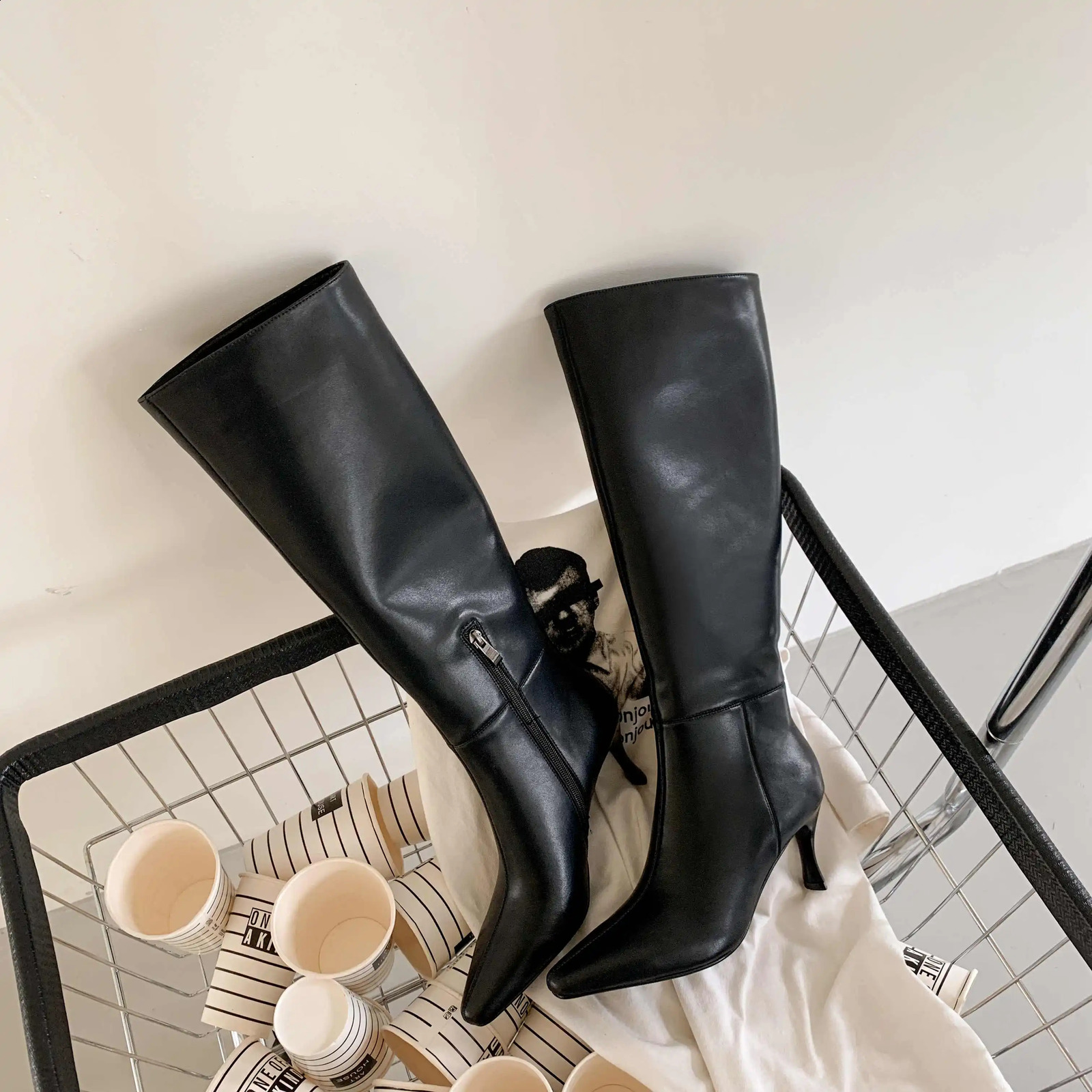 Cowhide pot cow split leather small square heel fine high heels simple style warm winter shoes beautiful women thick high heels 240827