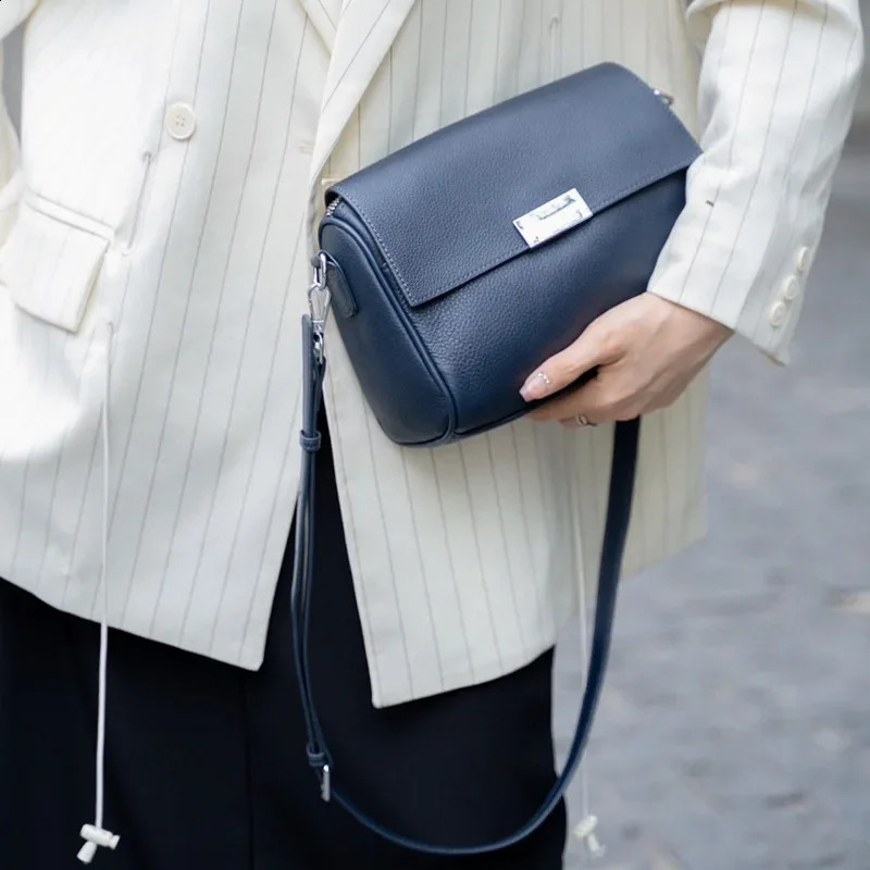 2024 AutumnWinter Underarm Bag Womens Fashion Retro Cow Leather Crossbody Handbag High Quality Texture Shoulder 240828Z