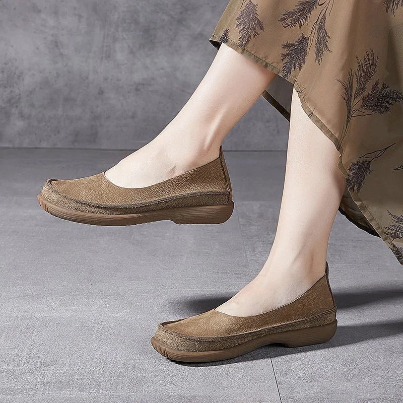 Round toe womens flat shoes autumn skate shoes shallow mouth Modis casual womens sports shoes retro skate shoes comfortable 240827