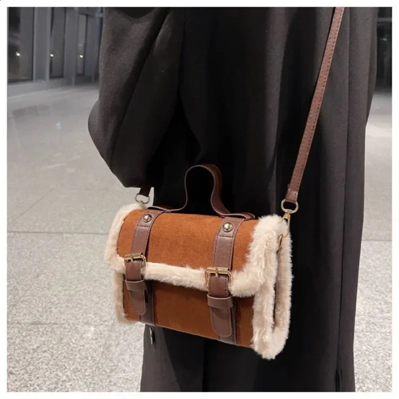 Winter cross body shoulder sheepskin plush veet bag womens small square handbag French Korean style 240826 4