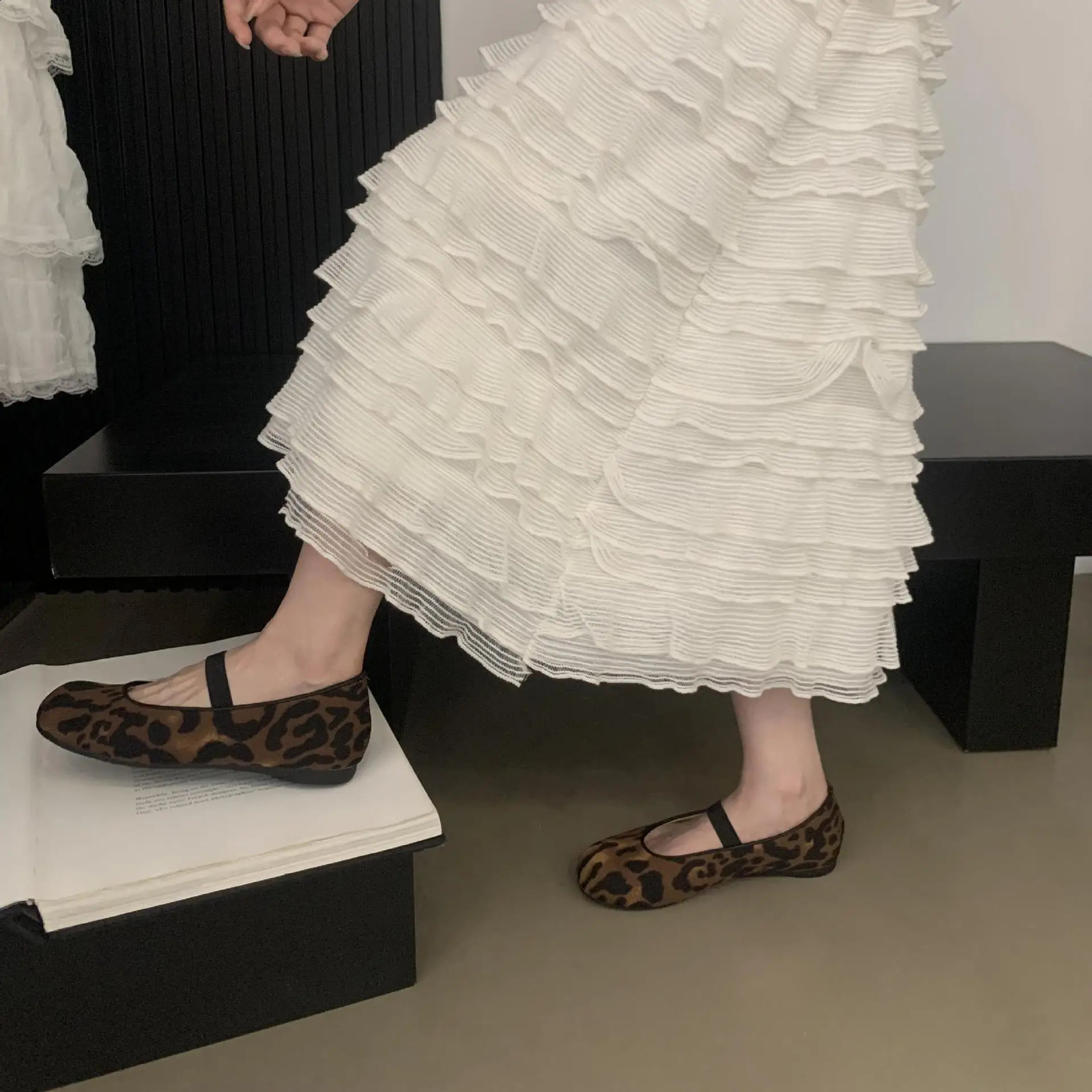 Soft Ballerinas Woman Shallow Mouth Round Toe All-Match Female Shoes Casual Sneaker Ballet Comfortable Dress Retro Flat 240826