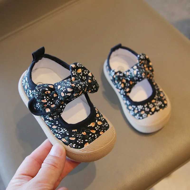 Zapatillas baby walking shoes cute girls canvas shoes autumn new breathable baby shoes soft soled childrens sports shoes baby supplies M240827
