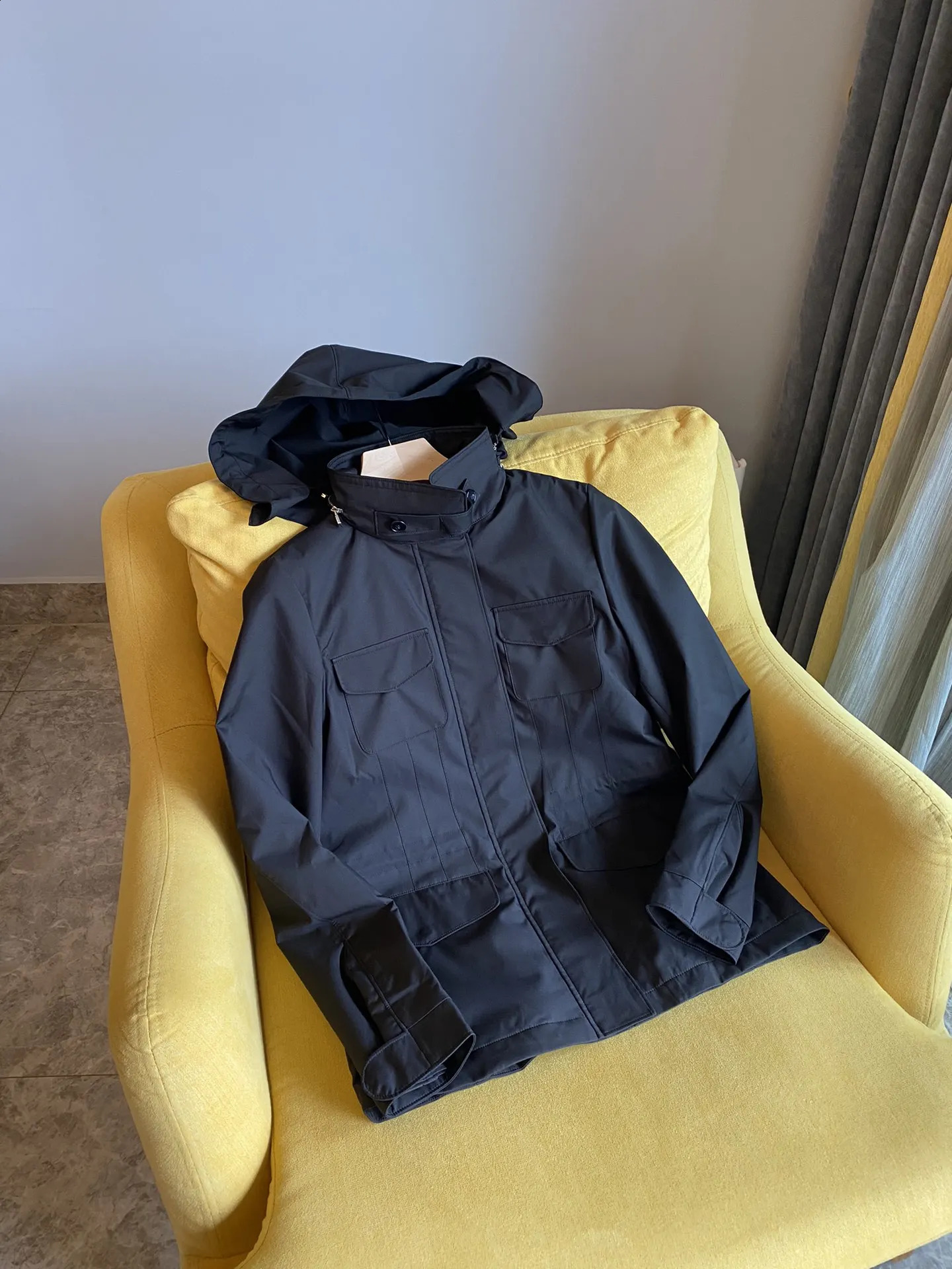highquality traveler classic womens windbreaker European and American style jacket outdoor short 240826