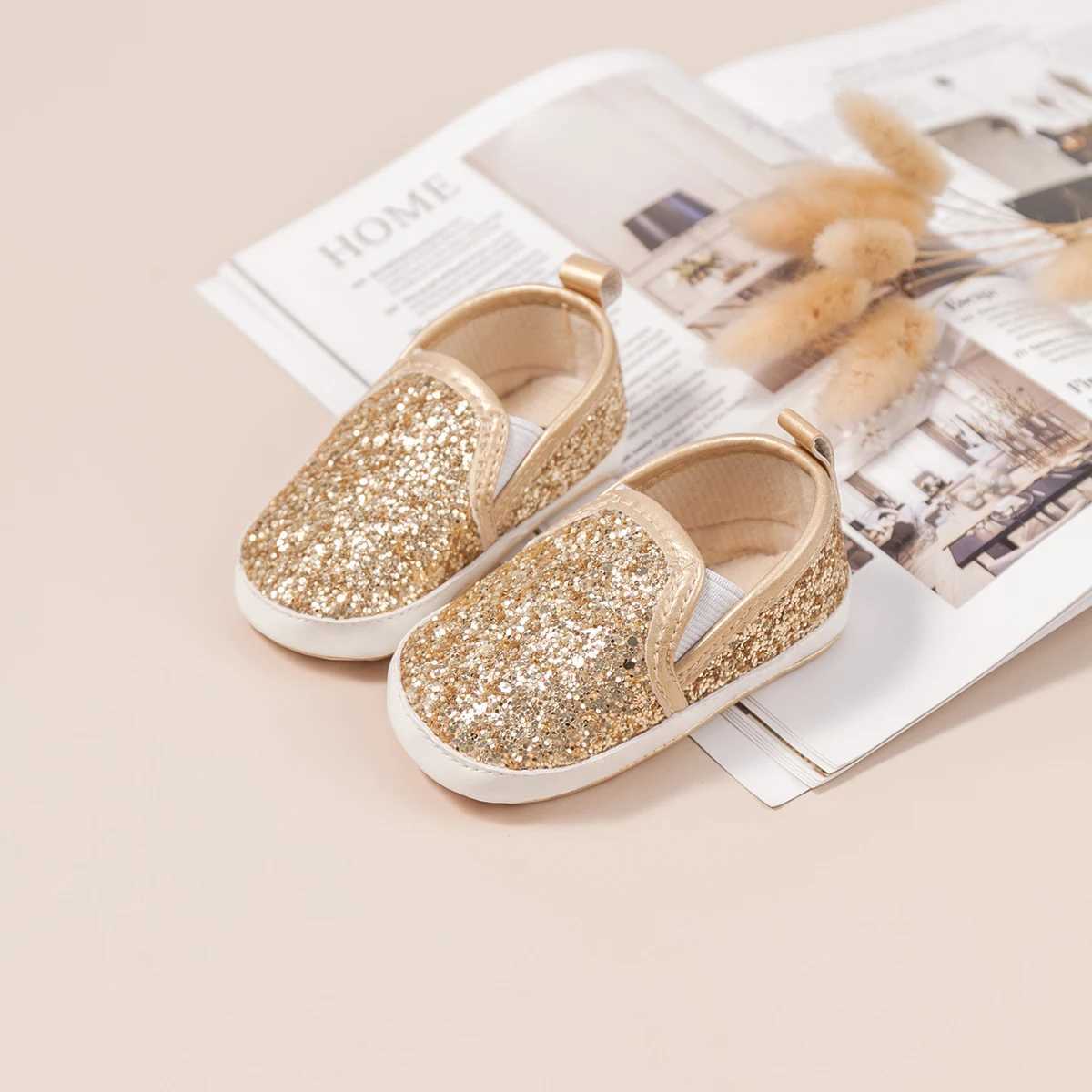 New baby shoes baby girl princess shoes shiny and fashionable cotton anti slip flat bottom first step for toddlers M240827
