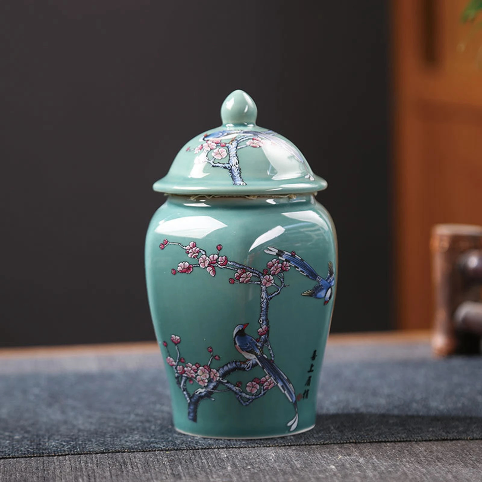 Vintage Bottle Vase Ceramic Ginger Jar with Lid Chinese Classical Decorative Jar Celadon Vase Storage Jars Candy Pots Home Decor 240826