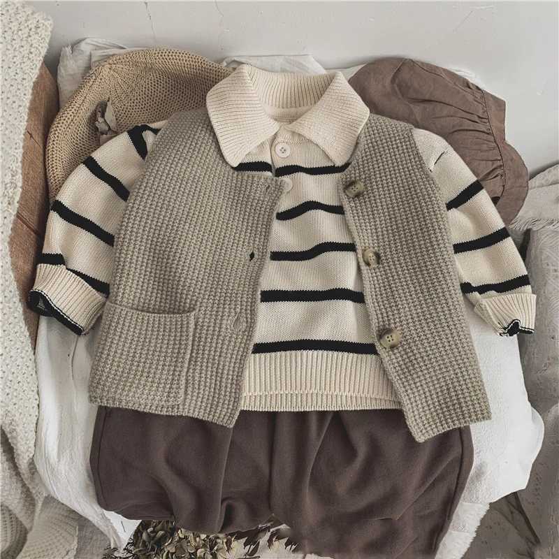 Autumn childrens clothing 2024 knitted boys sportswear striped cotton long sleeved baby stroller top childrens sportswearW240824