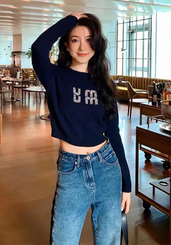 Autumn Winter Letter Diamond Sleeping Traction Knitted Sweater Female 240826