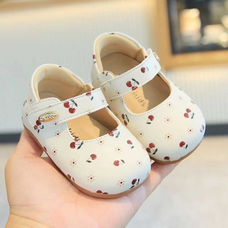 Claladoudou ultra-fine fiber leather baby shoes childrens casual shoes new boys barefoot rubber shoes girls outdoor cute and fashionable walkers M2408