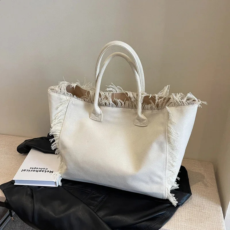 High Quality Solid Canvas Womens Shoulder Bag Large Capacity Casual Versatile Youth Tassel Tote Bag Bolsa 240827