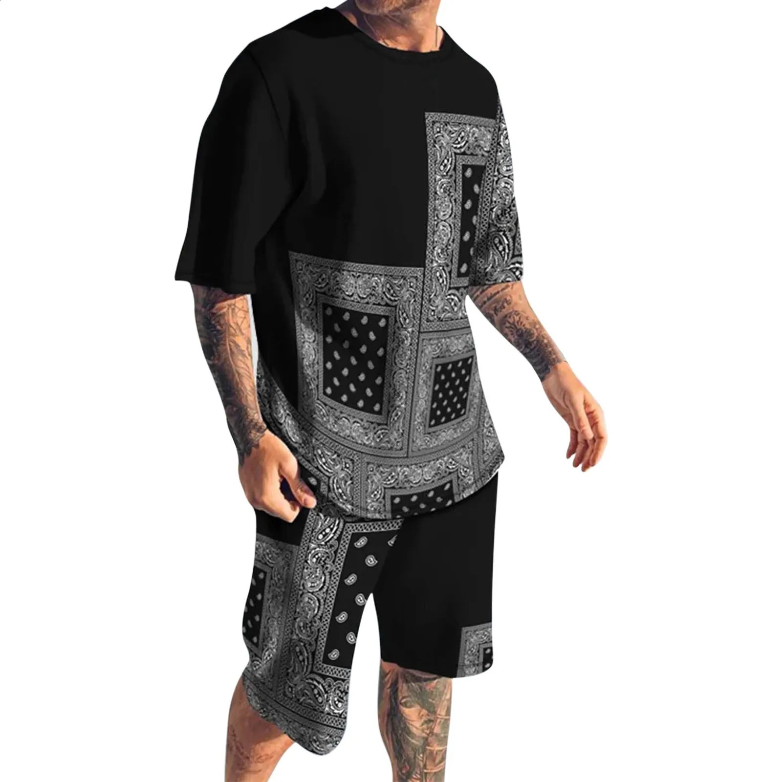 Large size loose casual mens summer sports set 2-piece Pathcwork striped printed short sleeved topshorts set 240827