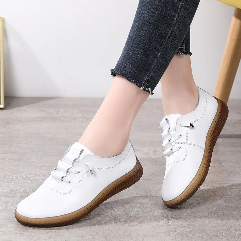 Leather womens casual soft soled lightweight flat shoes outdoor sports walking summer and autumn womens sliding sports shoes 240827