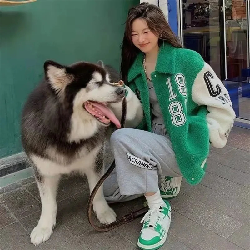 Lamb Plush Baseball Uniform Autumn And Winter Wild Korean Loose And Fluffy BF Wind Jacket Womens Short Jacket Trend 240827