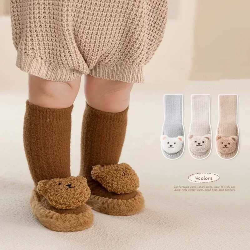Autumn Warm Newborn First Step Walker Boy and Girl Treatment Cartoon Bear Calf Anti slip Floor Socks Shoes Winter Warm Indoor Angry Shoes M240827