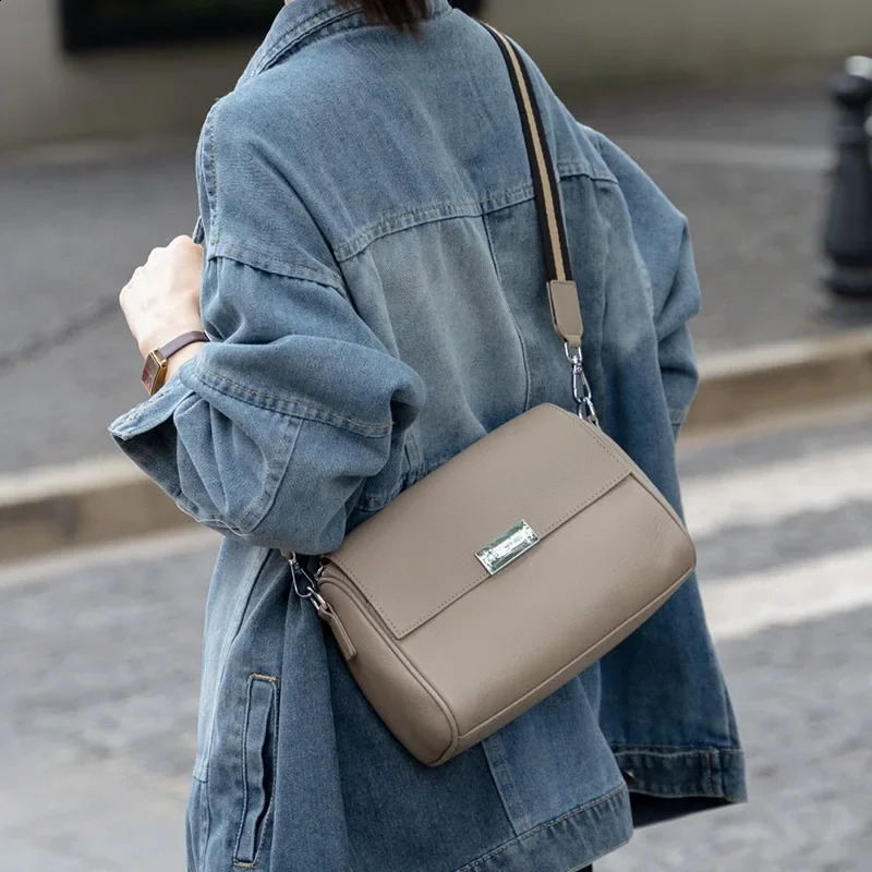 2024 AutumnWinter Underarm Bag Womens Fashion Retro Cow Leather Crossbody Handbag High Quality Texture Shoulder 240828Z