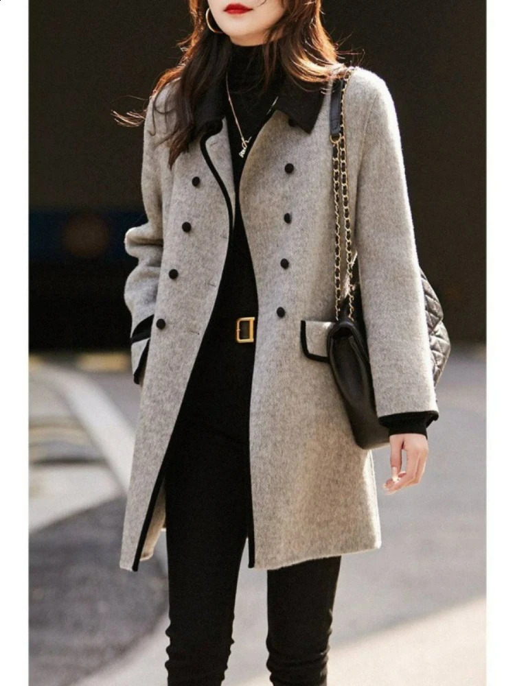 Autumn Womens AutumnWinter Wool Jacket Vintage Long Coat Korean Horn Button Elegant Thick Windproof Machine 240826