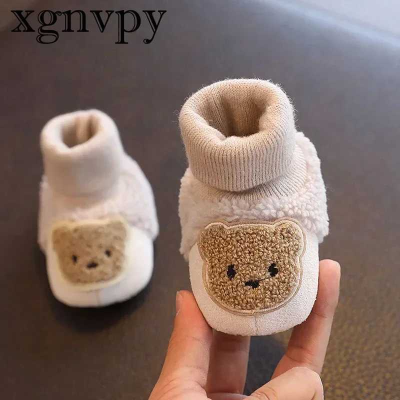 Baby shoes with soft soles thick and warm for 1-year-old newborn boys and girls during autumn and winter when they dont fall M240827