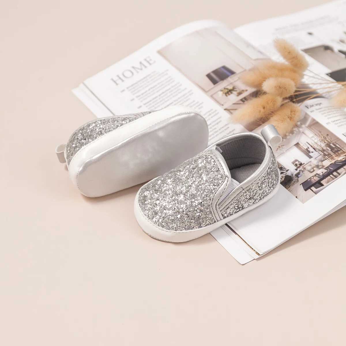 New baby shoes baby girl princess shoes shiny and fashionable cotton anti slip flat bottom first step for toddlers M240827
