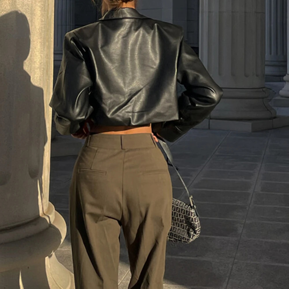 Autumn and winter selling womens sexy crops exposed motorcycle set womens leather jacket 240827