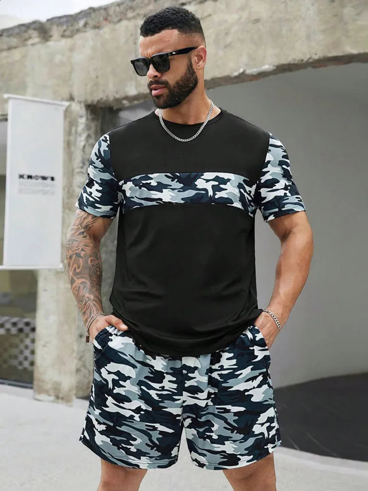 Street City Fashion T-shirt daily outdoor beach shorts mens short sleeved T-shirt and shorts set summer 3D printed mens set 240827