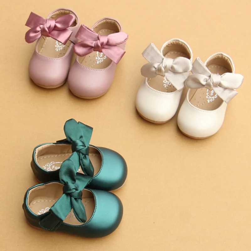 Chinese style bow knot baby newborn baby toddler baby baby crib shoes Pram soft sole pre traveler anti slip baby shoes M240827