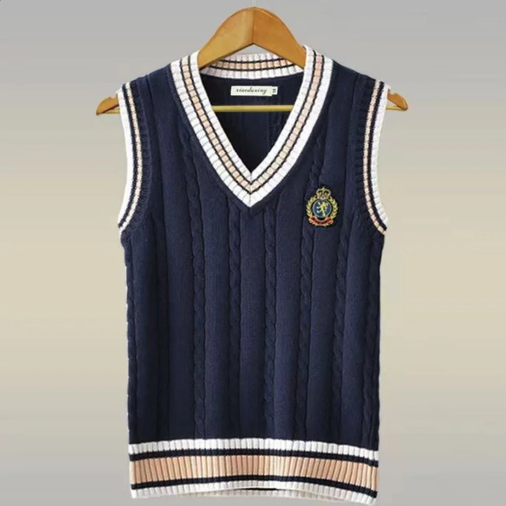 Preppy Men V-Neck Vest Casual Sleeveless Knit Sweater Japanese Boys Cotton Tank Top Vintage All-match Stripe Vest Comfortable 240826