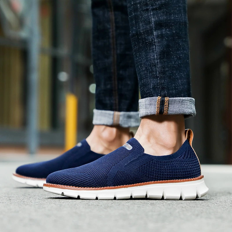Outdoor mens sports shoes mens lightweight summer fashion breathable mesh mens casual shoes Zapatillas Hombre 240827