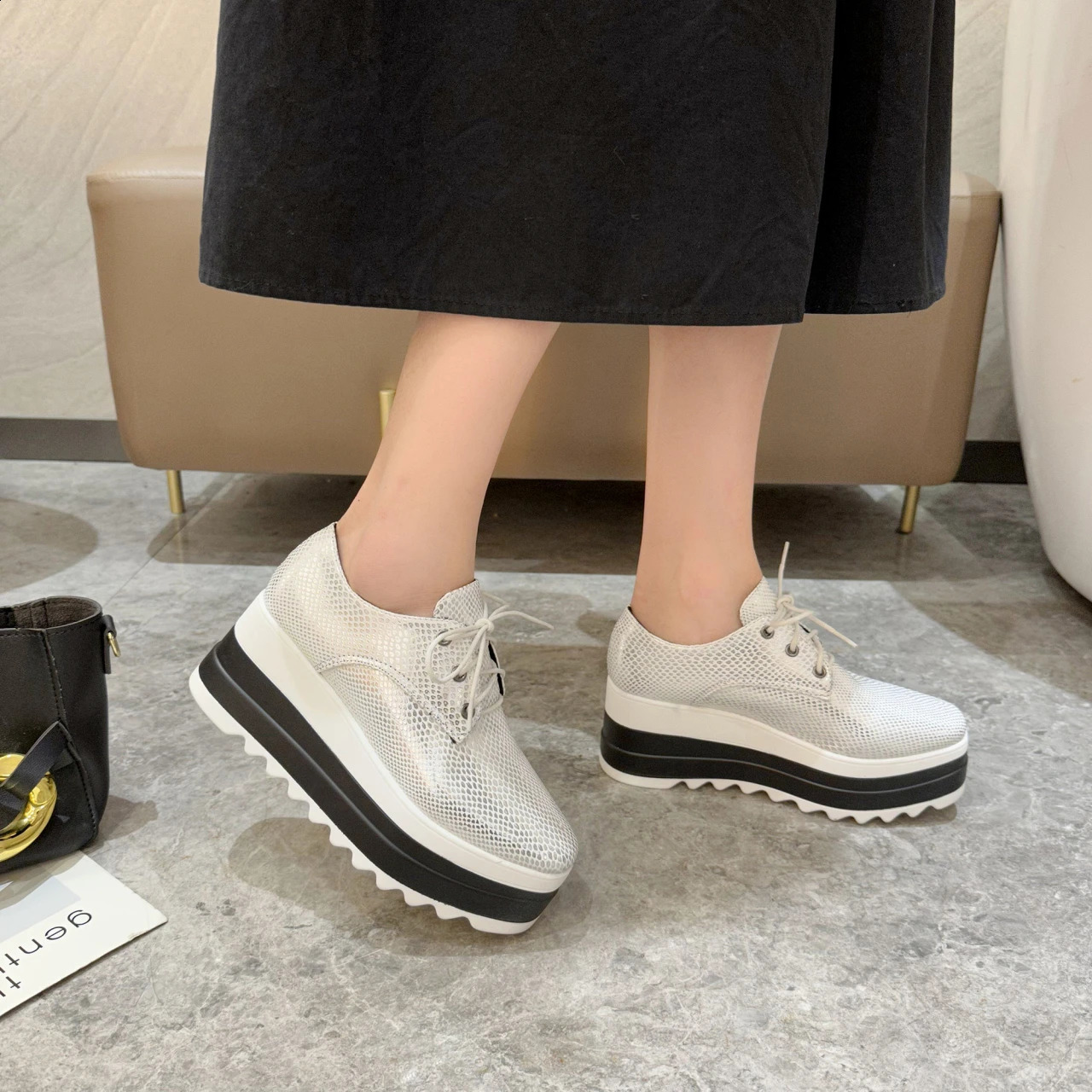 Spring womens flat shoes slide on Moccains womens casual shoes thick soled Brogue crawling sports shoes 240827
