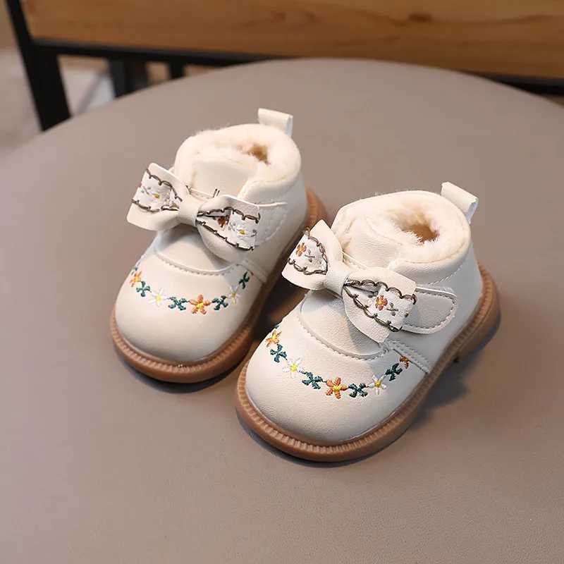 Zapatos Ni a Plush First Walking Shoes Winter New Style 0-3 Year Old Baby Shoes Warm Cotton Shoes Soft soled Leather Shoes Cute Short Boots M240827