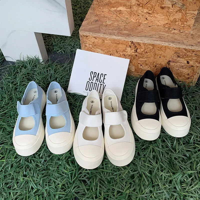 High quality uniform canvas shoes womens shoes Hong Kong taste niche retro big toe shoes college style student womens shoes 240827