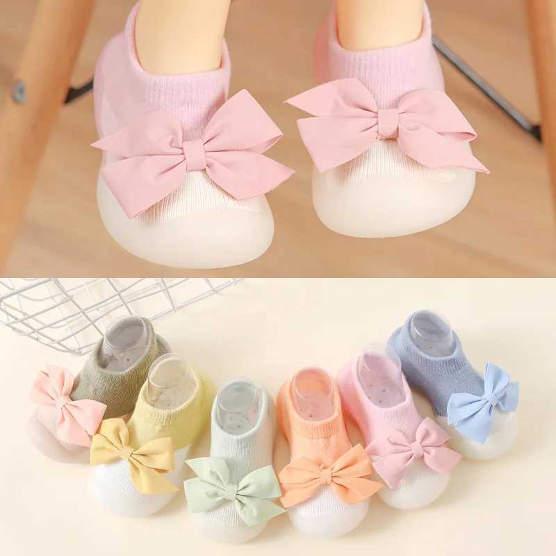 Newborn baby shoes embroidered patterns for boys lipless flooring socks soft rubber soles for children crib baby shoes M240827
