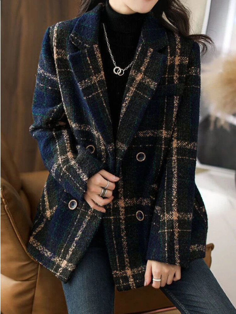 Retro womens winter coat with collar and double chest fashion jacket checkered patchwork wool 240826
