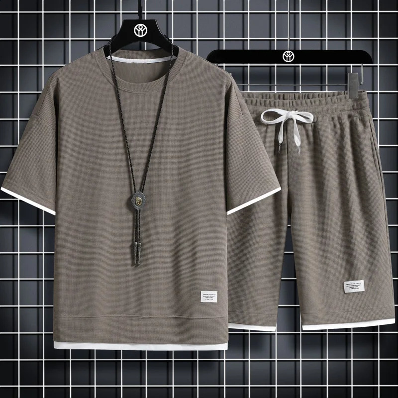 Football sports suit mens breathable running fitness 2piece set waffle comprehensive training Tshirt and shorts big 5XL 240827