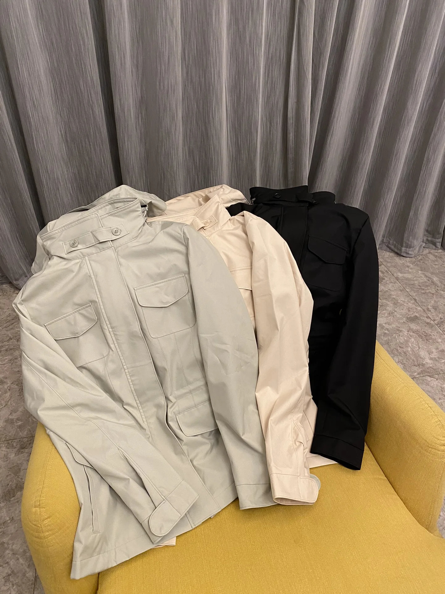 highquality traveler classic womens windbreaker European and American style jacket outdoor short 240826