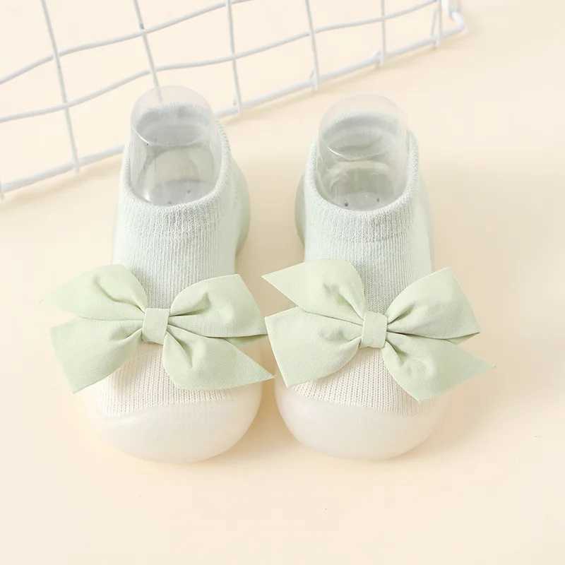 Newborn baby shoes embroidered patterns for boys lipless flooring socks soft rubber soles for children crib baby shoes M240827