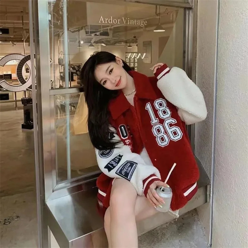Lamb Plush Baseball Uniform Autumn And Winter Wild Korean Loose And Fluffy BF Wind Jacket Womens Short Jacket Trend 240827