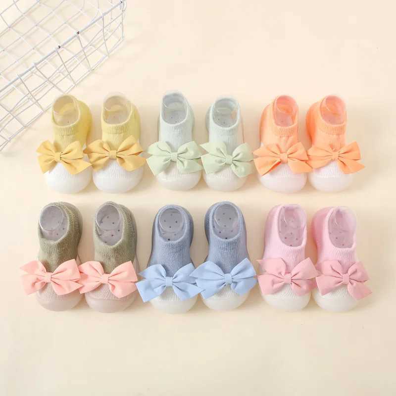 Newborn baby shoes embroidered patterns for boys lipless flooring socks soft rubber soles for children crib baby shoes M240827