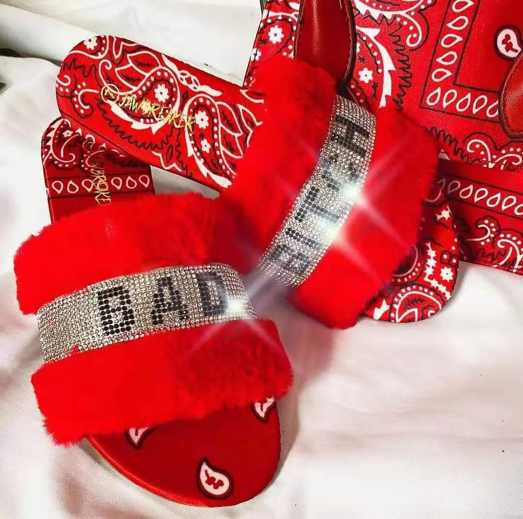 2024 Womens Warm Smooth Crystal Soft Womens Shoes with Water Diamond Decoration Fluffy Sliding Block 240827