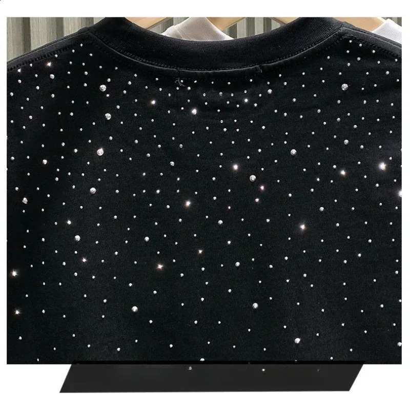 Summer mens clothing summer rhinestone rivet Tshirt round neck casual Korean version short sleeved 240827