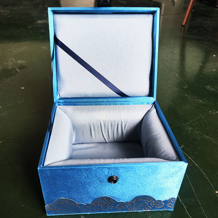 Premium Quality Custom Gift Wrapping Boxes - Stylish Flap Lid Design