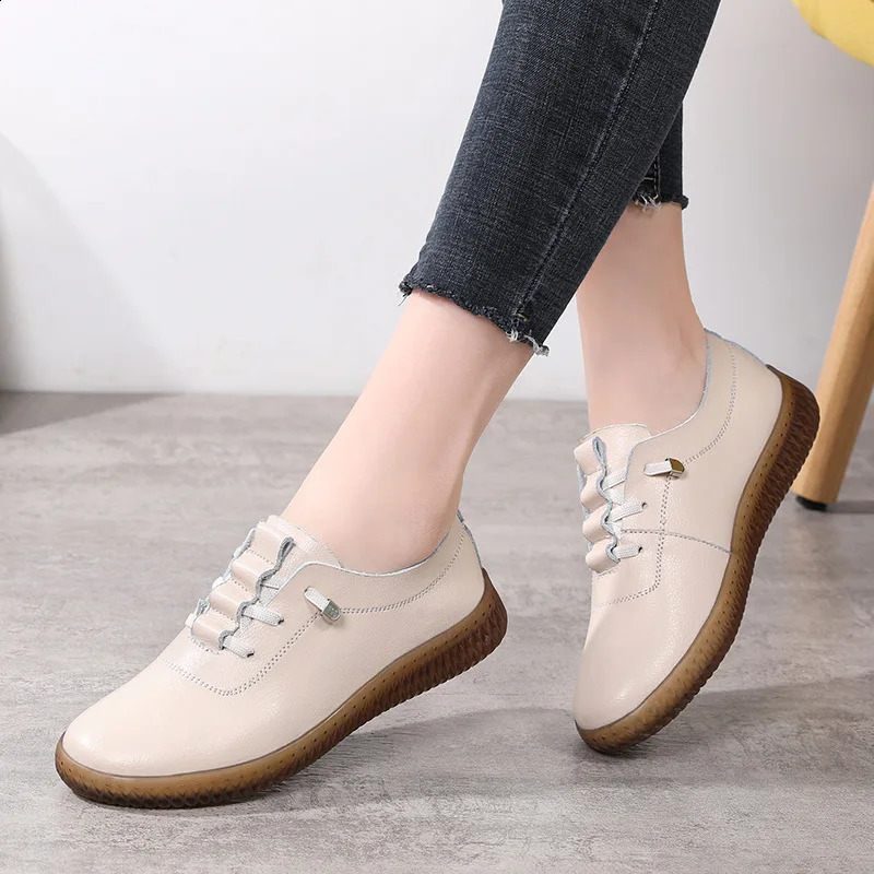 Leather womens casual soft soled lightweight flat shoes outdoor sports walking summer and autumn womens sliding sports shoes 240827
