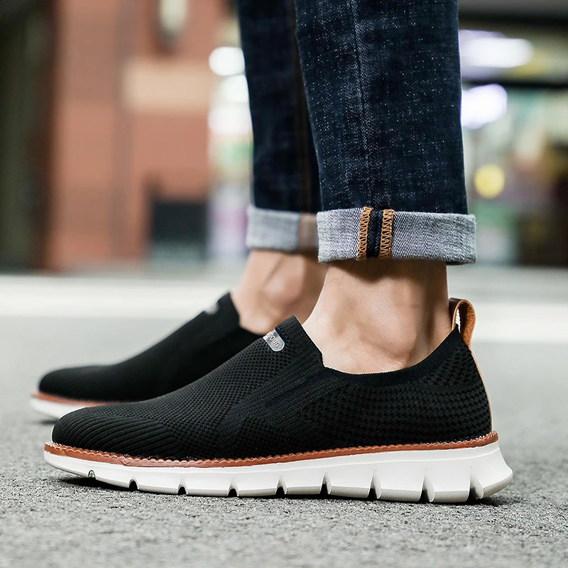 Outdoor mens sports shoes mens lightweight summer fashion breathable mesh mens casual shoes Zapatillas Hombre 240827