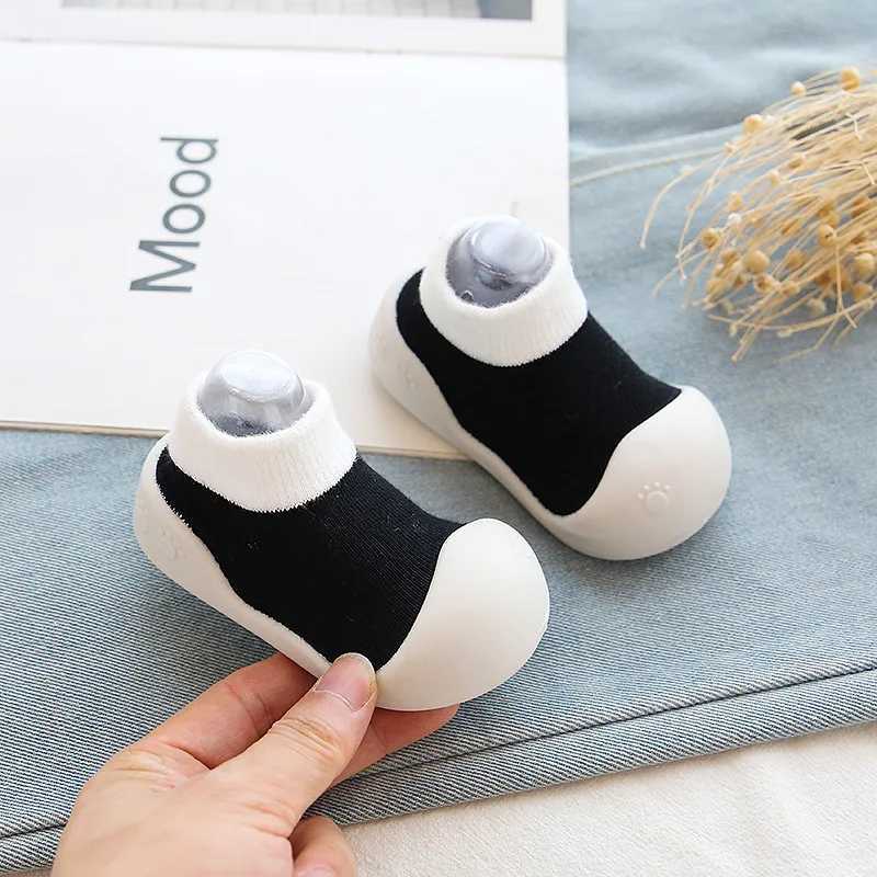 Cartoon childrens shoes with animal patterns anti slip silicone soles baby floor socks breathable and casual cotton baby boys and girls shoes M240827