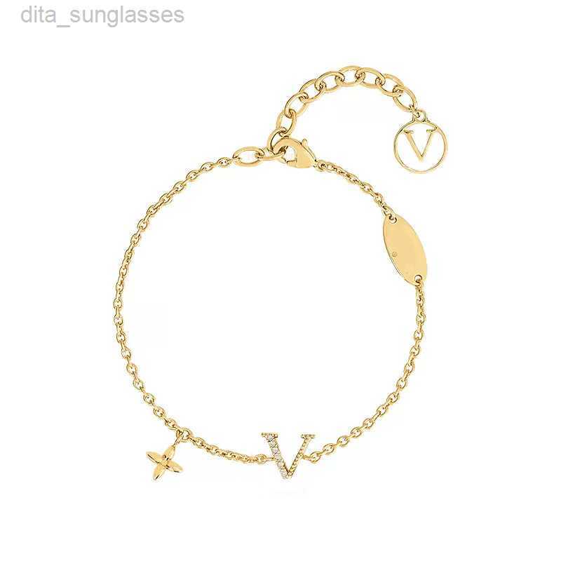 diamond bracelet women stainless steel silver plated small flower letter inlaid crystal charm bracelets classic 18k gold jewelry birthday valenitnes day gift