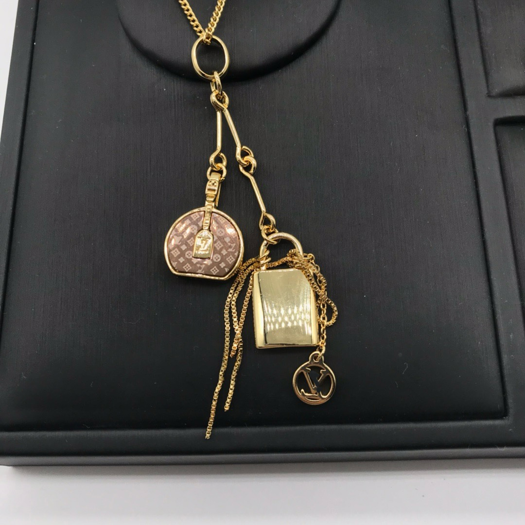 Designer Jewlery Sets Love Necklace Bracelet Earrigns Bag set for Women 18K Gold Plated CNC High Edition Luxury V Gold Jewelry Birthday Gift for Friend