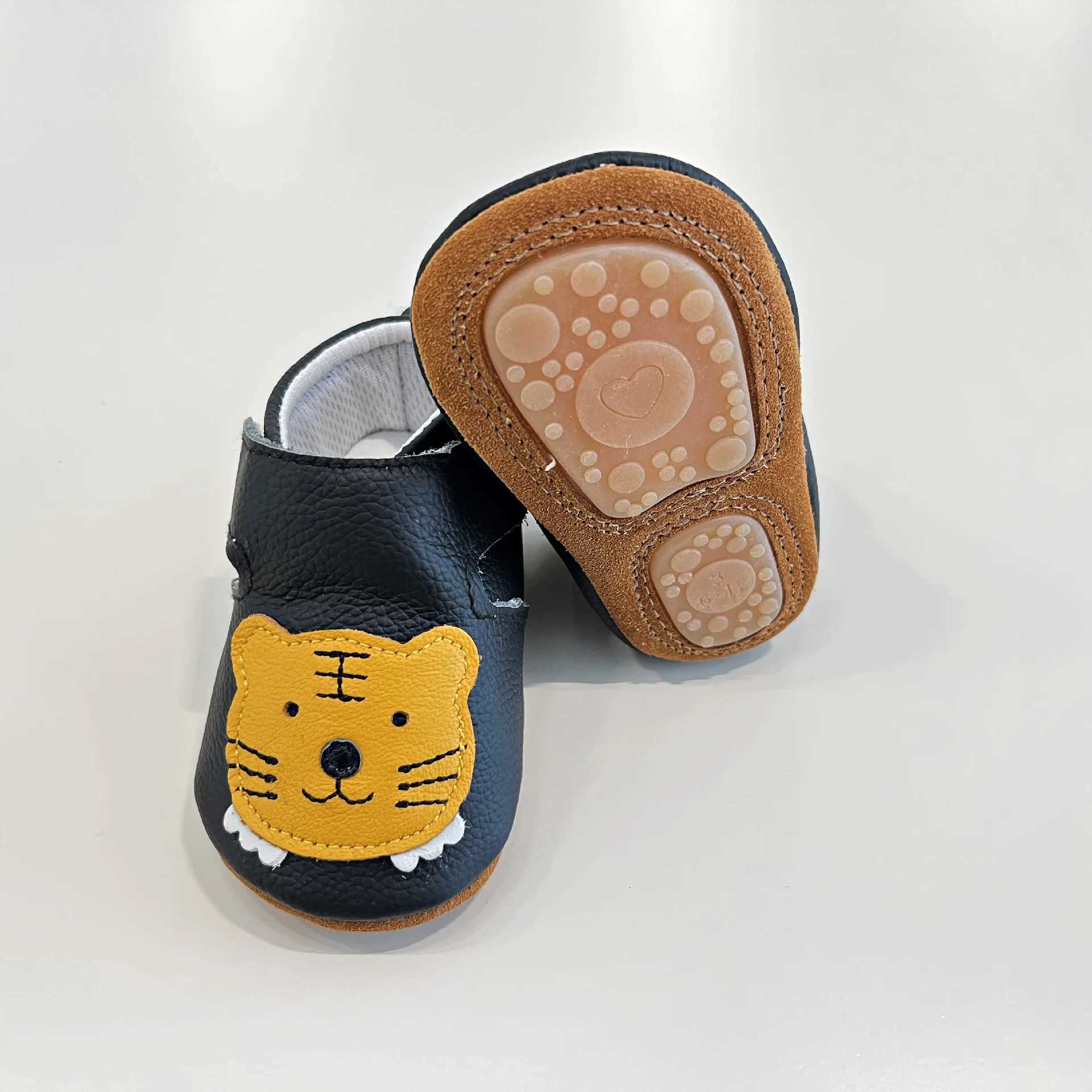 Baby crib shoes for girls boys toddlers casual leather shoes for newborns animals barefoot shoes for the first step of Sapato Loafers project M240827
