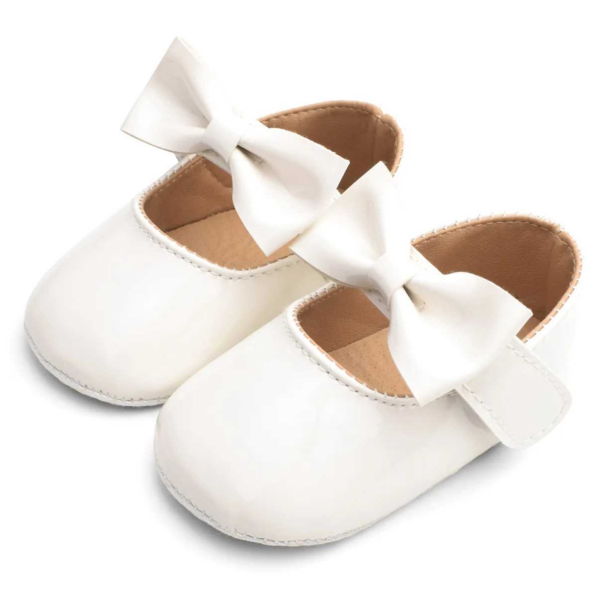 Newly born baby shoes patented leather buckle first mover bow red black white soft sole non slip baby shoes M240827