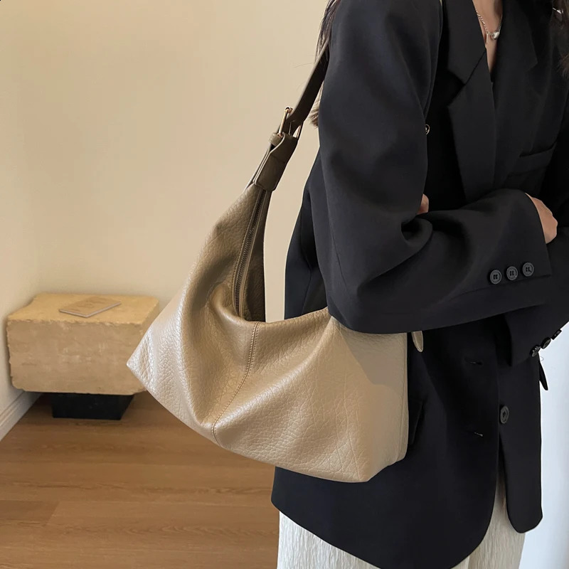 LEFTSIDE Fashion Womens Simple Big Leather Shoulder Bag Ladies Handbags and Purses 2023 Y2K Retro Highcapacity Hobo 240826